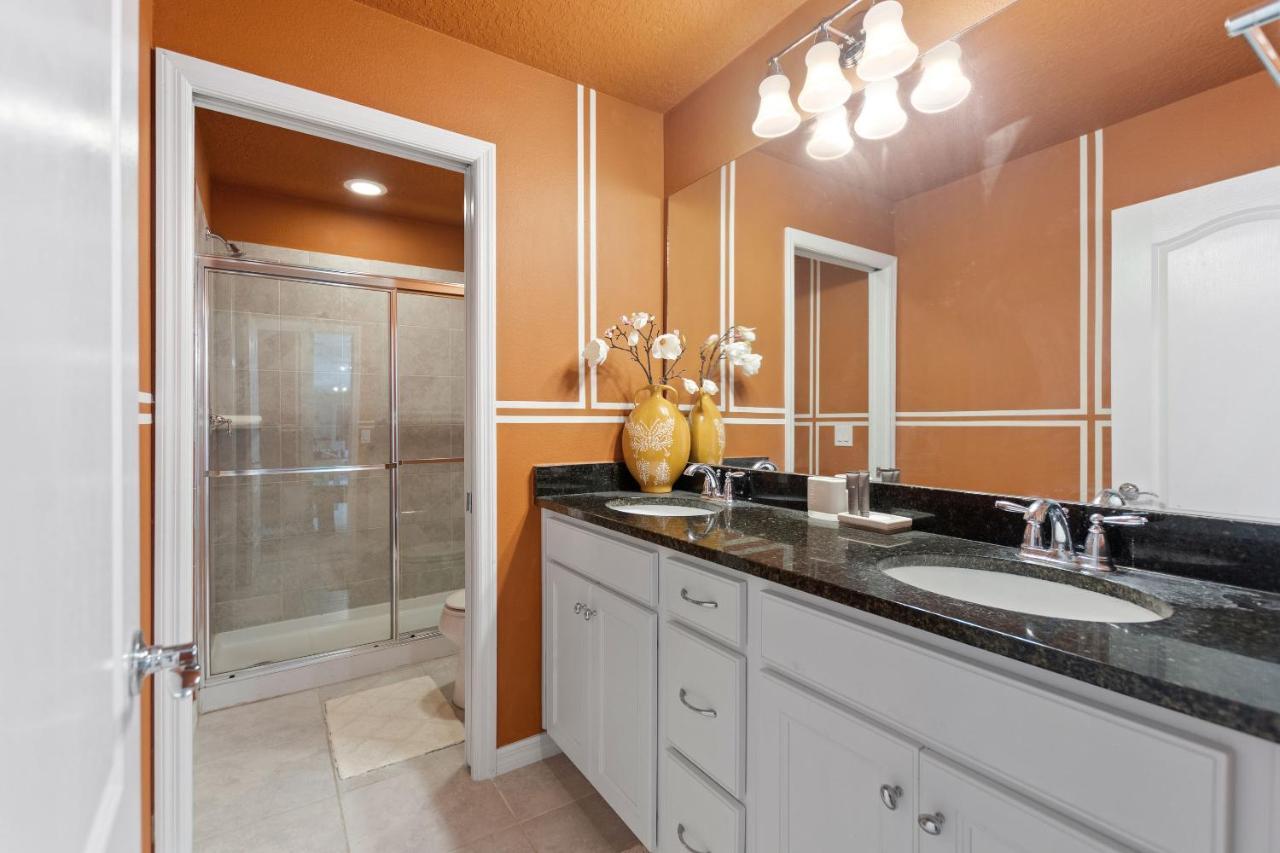 Stylish Cozy Family Getaway With Private Pool And Lake View Kissimmee Bagian luar foto